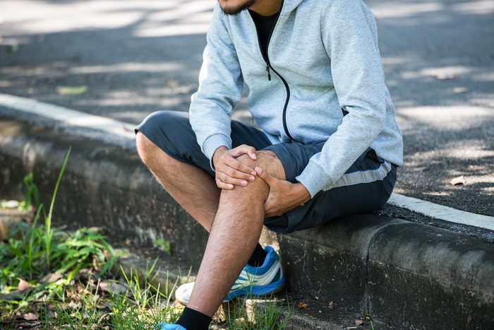 8 Causes for Pain Behind the Knee (And How to Treat It)