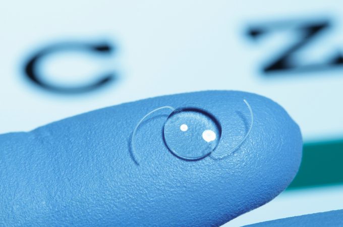 Here’s How Long To Wait Between Cataract Surgery on Each Eye, Say 2 Expert Eye Doctors